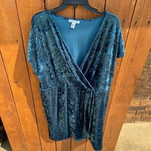 Plus size velvet dress in emerald green/teal